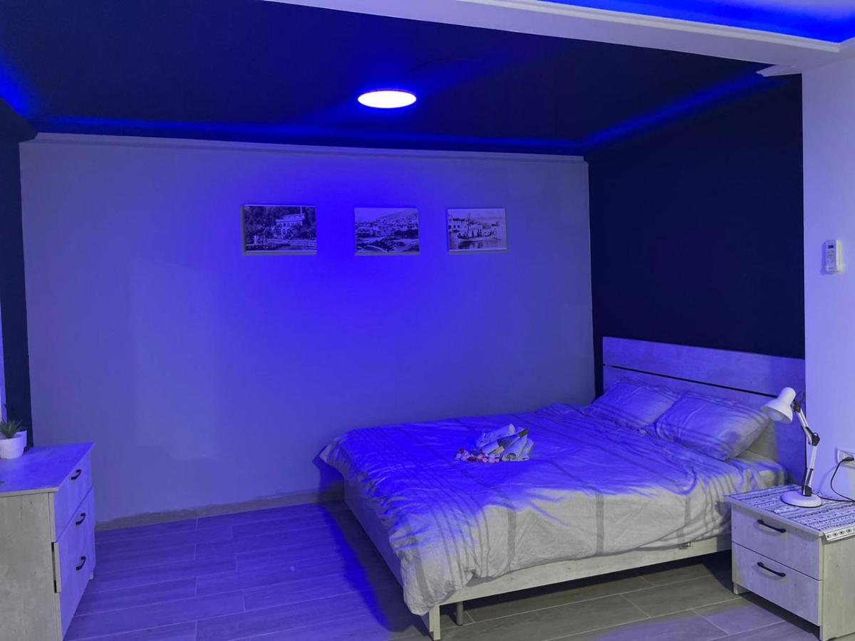 חדרי לייבל Label Rooms Blue & Red Tiberias Buitenkant foto