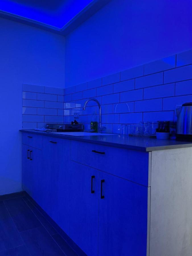 חדרי לייבל Label Rooms Blue & Red Tiberias Buitenkant foto